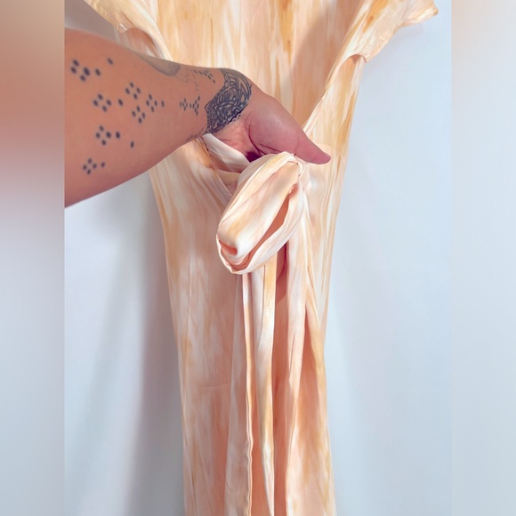 Neutral Wrap dress - Picture 5 of 8